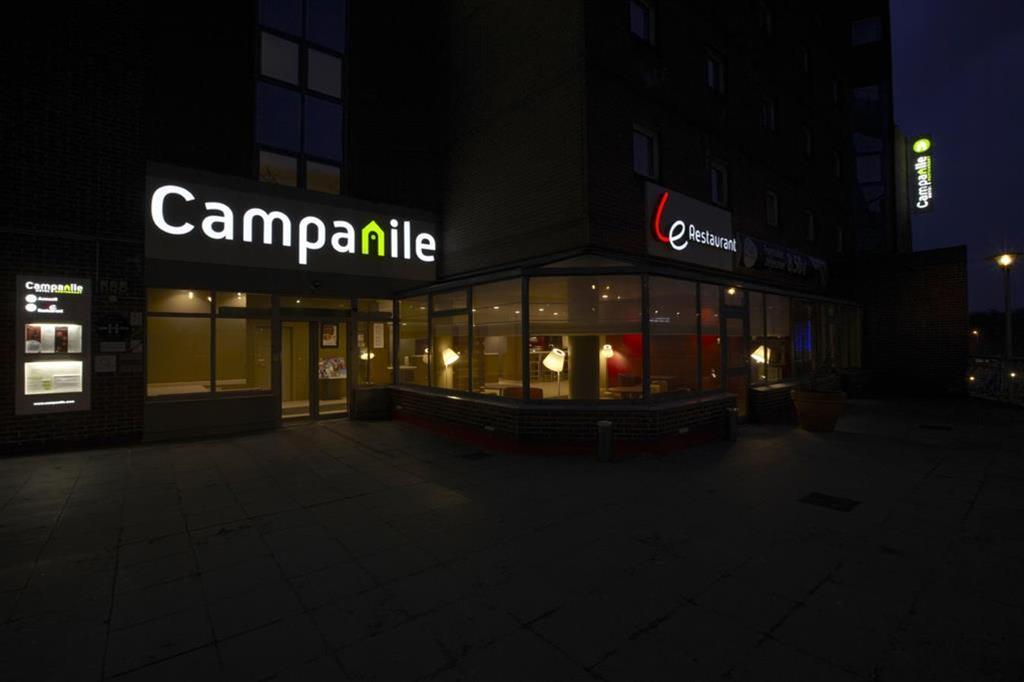 Готель Campanile Saint-Quentin-En-Yvelines Монтіньї-ле-Бретонне Екстер'єр фото